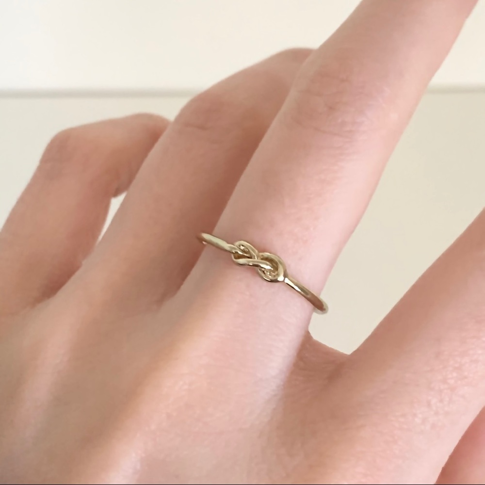 NWOT Mini knotted infinity ring